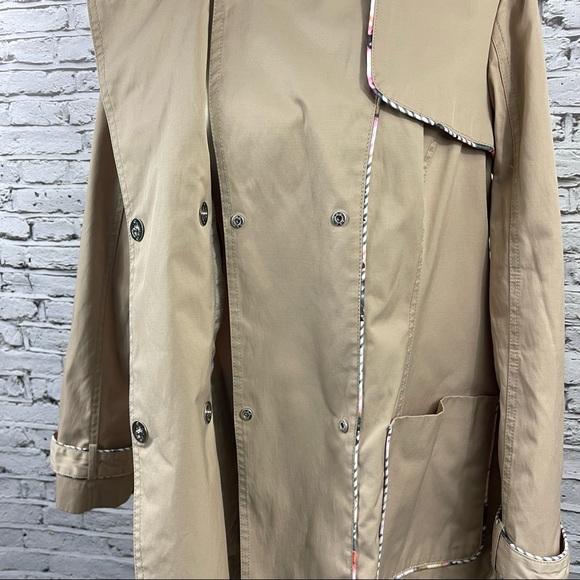 GUESS Rain Coat 🧥 - Picture 3 of 12